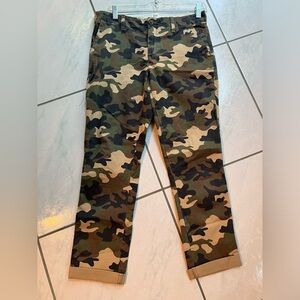 NWOT GAP CARGO PANTS (CAMO)